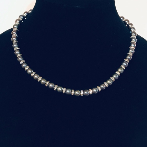 Luxe Black Peacock Pearl and Crystal Necklace - Picture 3 of 9